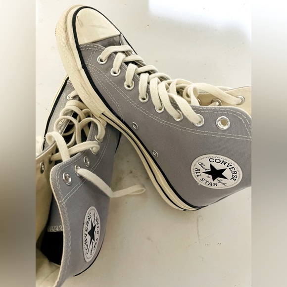 Converse Shoes - Women High top converse